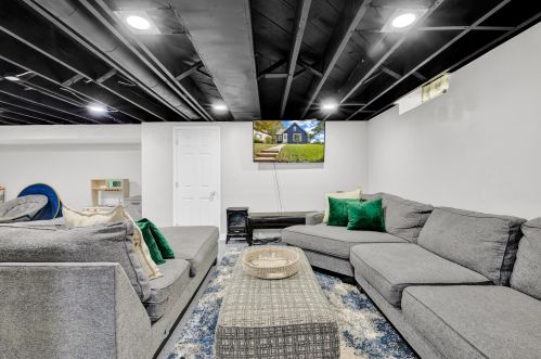 5504 33rd St, Milwaukee WI  53221-4026 exterior