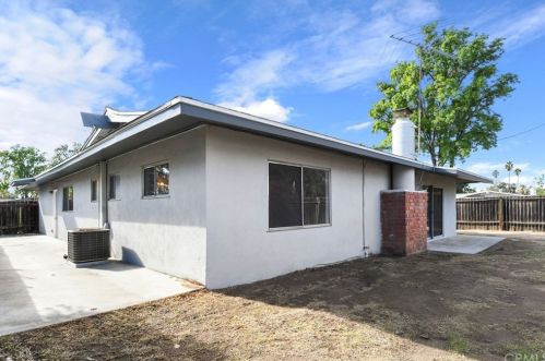 7140 Nixon Dr, Riverside CA 92504-3926 exterior