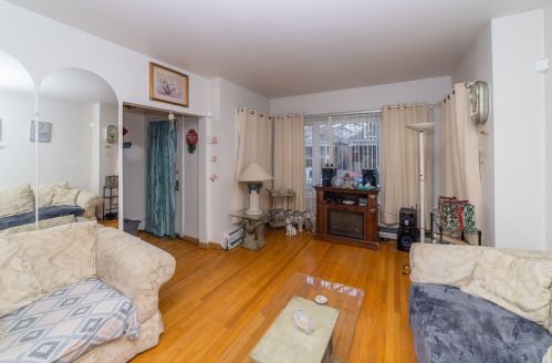 6048 Artesian Ave, Chicago IL 60659-2831 exterior