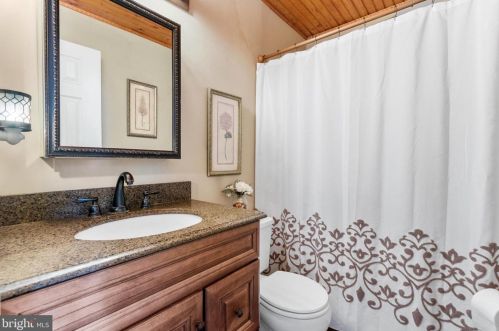 9931 Crestmont Ave, Philadelphia PA 19114-1951 exterior