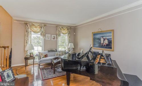 13606 Mt Prospect Dr, Rockville MD 20850-3510 exterior