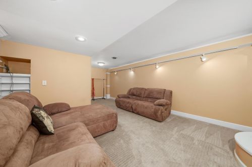 9006 Vine Ave, Bull Valley IL 60097-8243 exterior