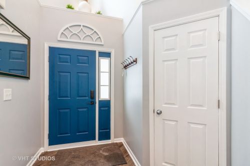 286 Wild Meadow Ln, Bull Valley, IL 60098-7624