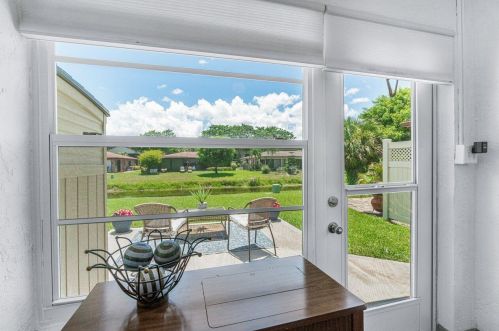 5096 Kinswood Rd, Boynton Beach FL 33437-1304 exterior