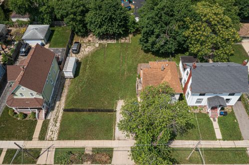 102 Chapel St, Waukegan IL 60085-5410 exterior