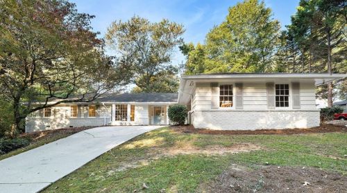 7330 Hunters Branch Dr, Atlanta GA  30328-1721 exterior