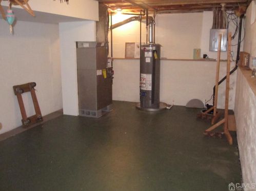 143 Linda Ln, Edison NJ 08820-4509 exterior