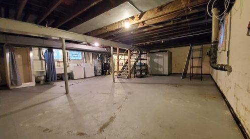 5323 Halchess St, Pittsburgh PA 15207-2309 exterior