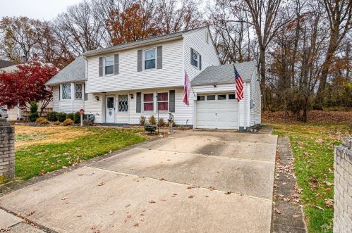 28 Meyer Rd, Edison, NJ 08817-4639