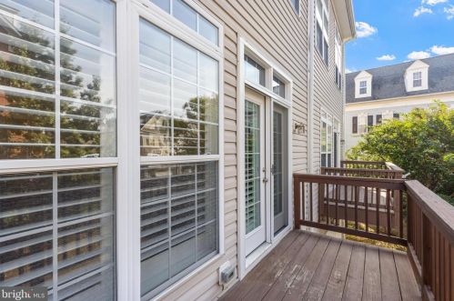 5124 Knapp Pl, Alexandria VA 22304-8637 exterior