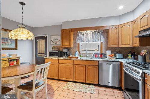 742 Johnston St, Philadelphia PA 19148-4943 exterior