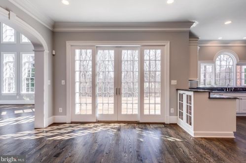 884 Alvermar Rdg Dr, Mc Lean VA 22102-1435 exterior