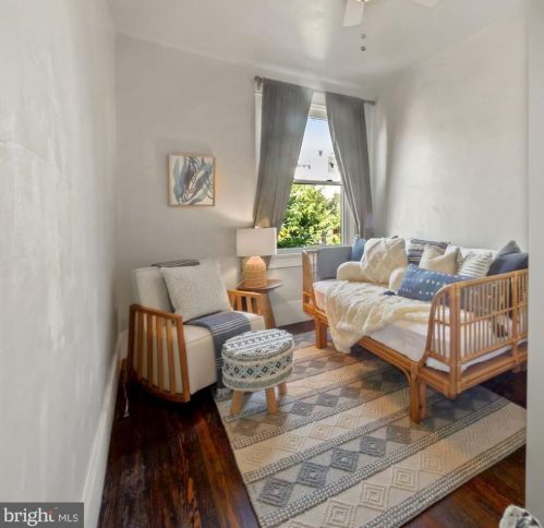 1933 Smt Pl, Washington DC 20002-1353 exterior