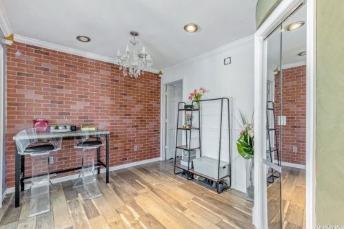 59 Avondale St, Valley Stream NY 11581-1801 exterior