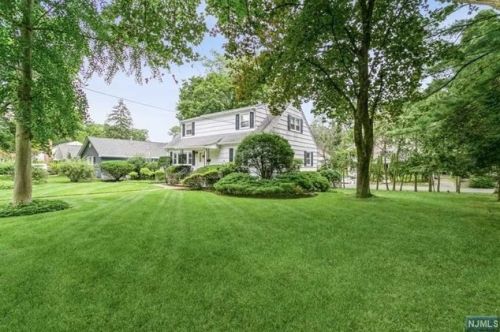 68 Stelfox St, Demarest, NJ 07627-1515