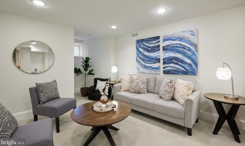 221 E St, Washington DC  20002-7700 exterior