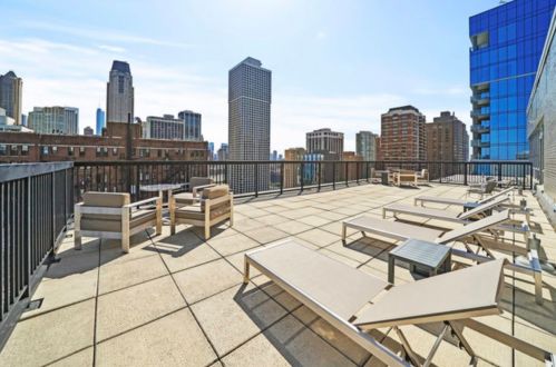 30 Elm St, Chicago IL  60611-2715 exterior