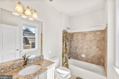 725 Custis Ave, Alexandria VA 22301-1422 exterior