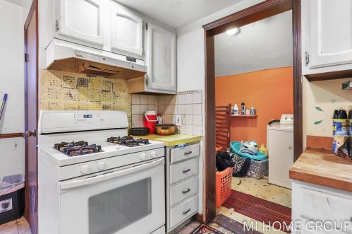 820 1 St, Grand Rapids MI 49504-5575 exterior