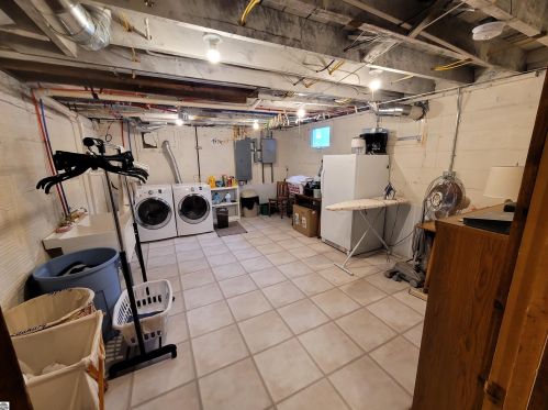 101 Orch Ave, Shepherd MI 48883-9106 exterior