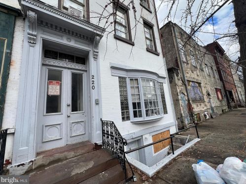 220 Hanover St, Trenton, NJ 08608-1822