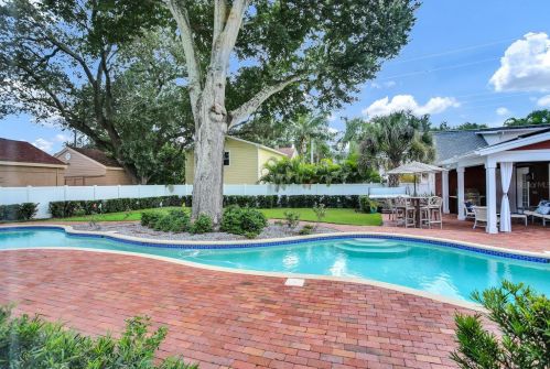 2820 Fountain Blvd, Tampa FL  33609-4012 exterior