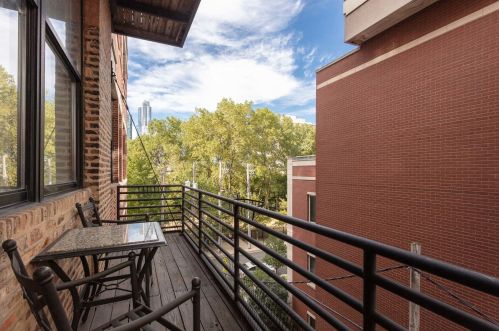 1601 Indiana Ave, Chicago IL 60616-1326 exterior