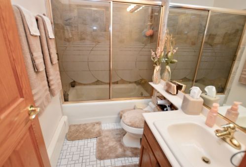 3822 Barreville Rd, Bull Valley IL 60012-2162 exterior