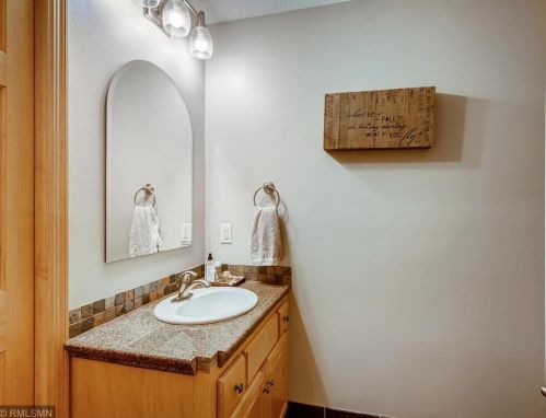 8932 Highview Ln, Saint Paul MN 55125-4921 exterior