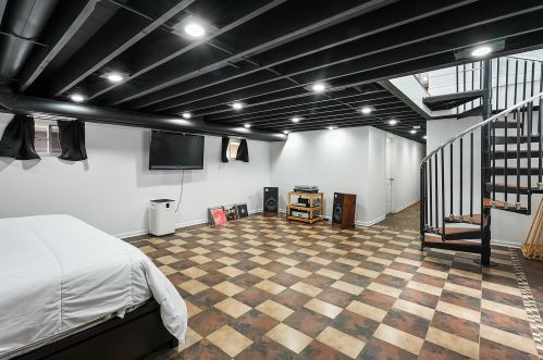 2172 Mango Ave, Chicago IL 60639-2312 exterior