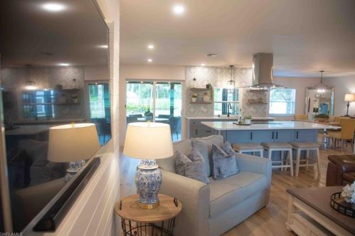 5975 Grn Blvd, Naples FL 34116-4827 exterior