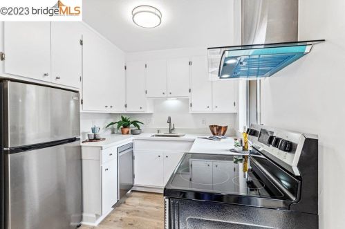 3038 Halcyon Ct, Berkeley, CA 94705-1980