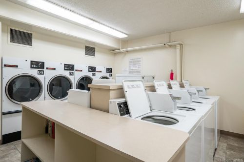 1025 Kalo Pl, Honolulu HI  96826-1634 exterior