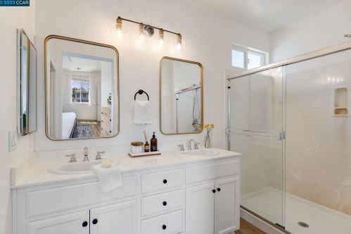 1321 Tapestry Ln, Concord CA 94520-3965 exterior