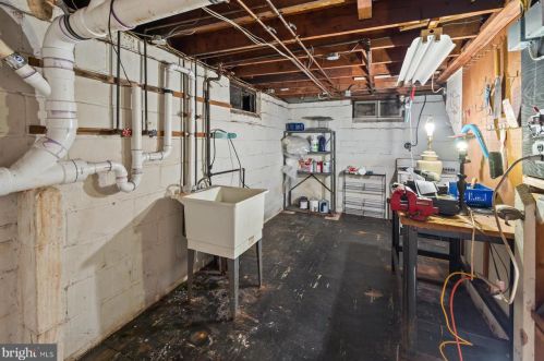 5 Fogarty Dr, Trenton NJ 08619-4320 exterior