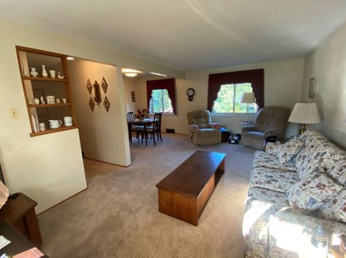 437 Gales Dr, Pittsburgh, PA 15236-2717