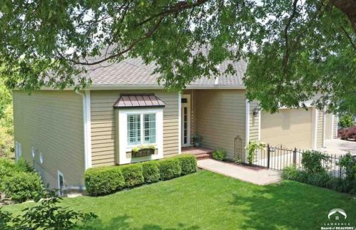 5714 Longleaf Dr, Lawrence, KS 66049-5802