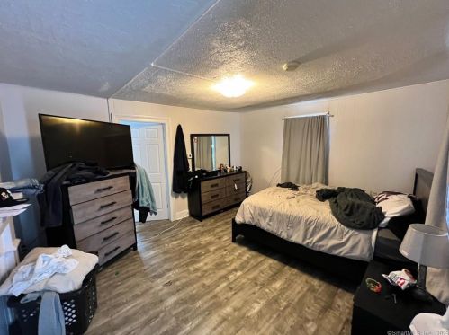 16 Lafayette St, Derby CT 06418-1706 exterior