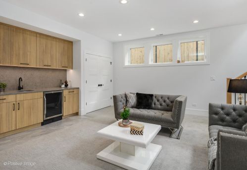 3310 Harding Ave, Chicago IL 60659-1008 exterior