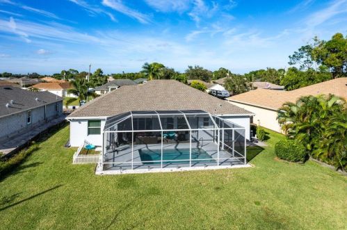 364 Saginaw Ave, Fort Pierce FL  34953-5988 exterior