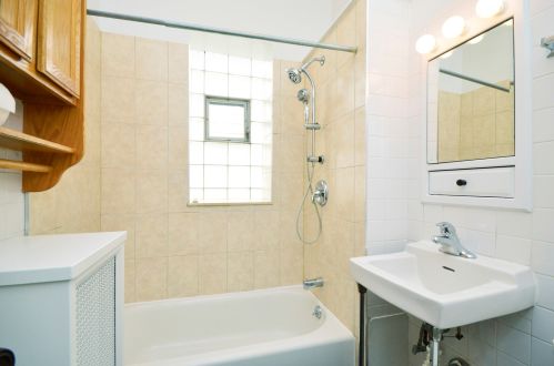 6211 Greenview Ave, Chicago IL  60660-1822 exterior