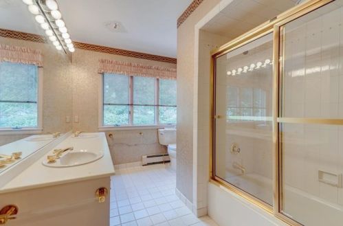 1411 Hollow Tree Dr, Pittsburgh PA 15241-2960 exterior