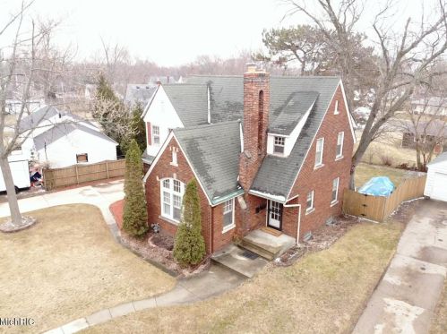 1177 Cornell Rd, Meskegon MI 49441-3833 exterior