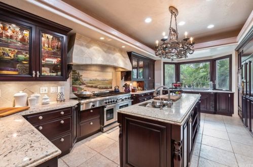 38325 De Portola Rd, Temecula CA 92592-8984 exterior