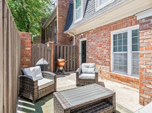 26 Independence Pl, Atlanta GA  30318-1505 exterior