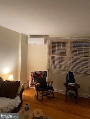 7233 Erdrick St, Philadelphia PA 19135-1014 exterior