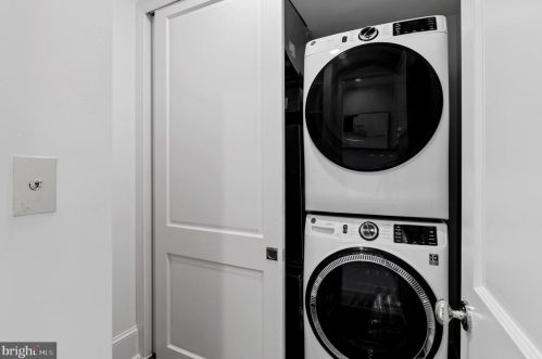 1744 T St, Washington DC 20009-7102 exterior