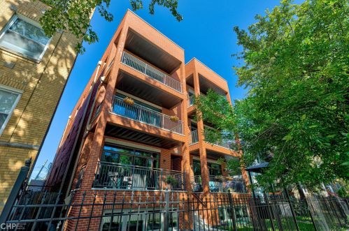 3104 Kimball Ave, Chicago IL 60618-6822 exterior