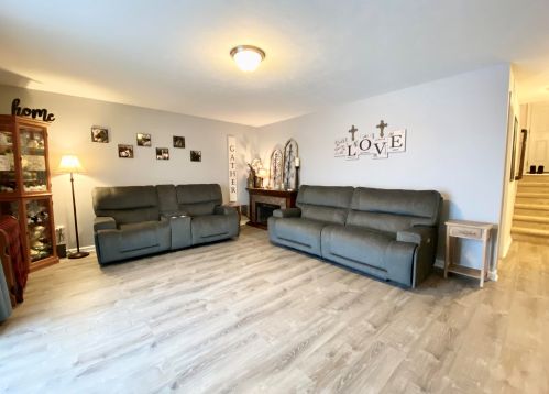 554 Oak Mdw Dr, Middlevle MI 49333-8478 exterior