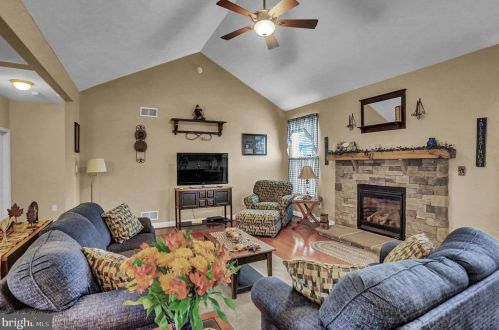 296 Friendly Dr, Hanover PA 17331 exterior